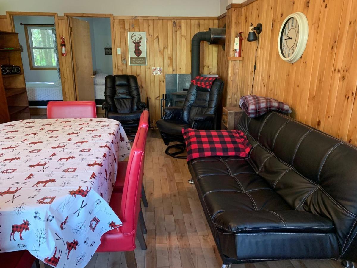 Camping Chalets Spas Pignons Rouges Saint Romain Exterior photo