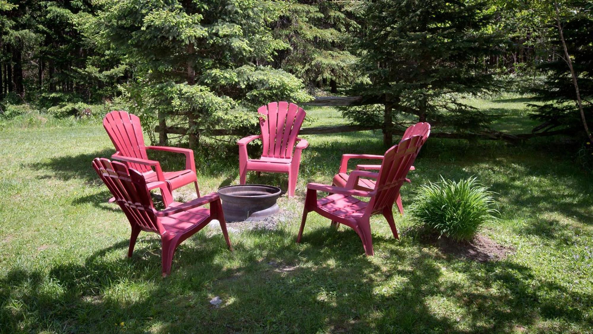 Camping Chalets Spas Pignons Rouges Saint Romain Exterior photo