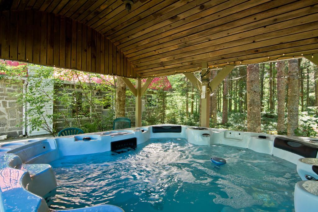 Camping Chalets Spas Pignons Rouges Saint Romain Exterior photo