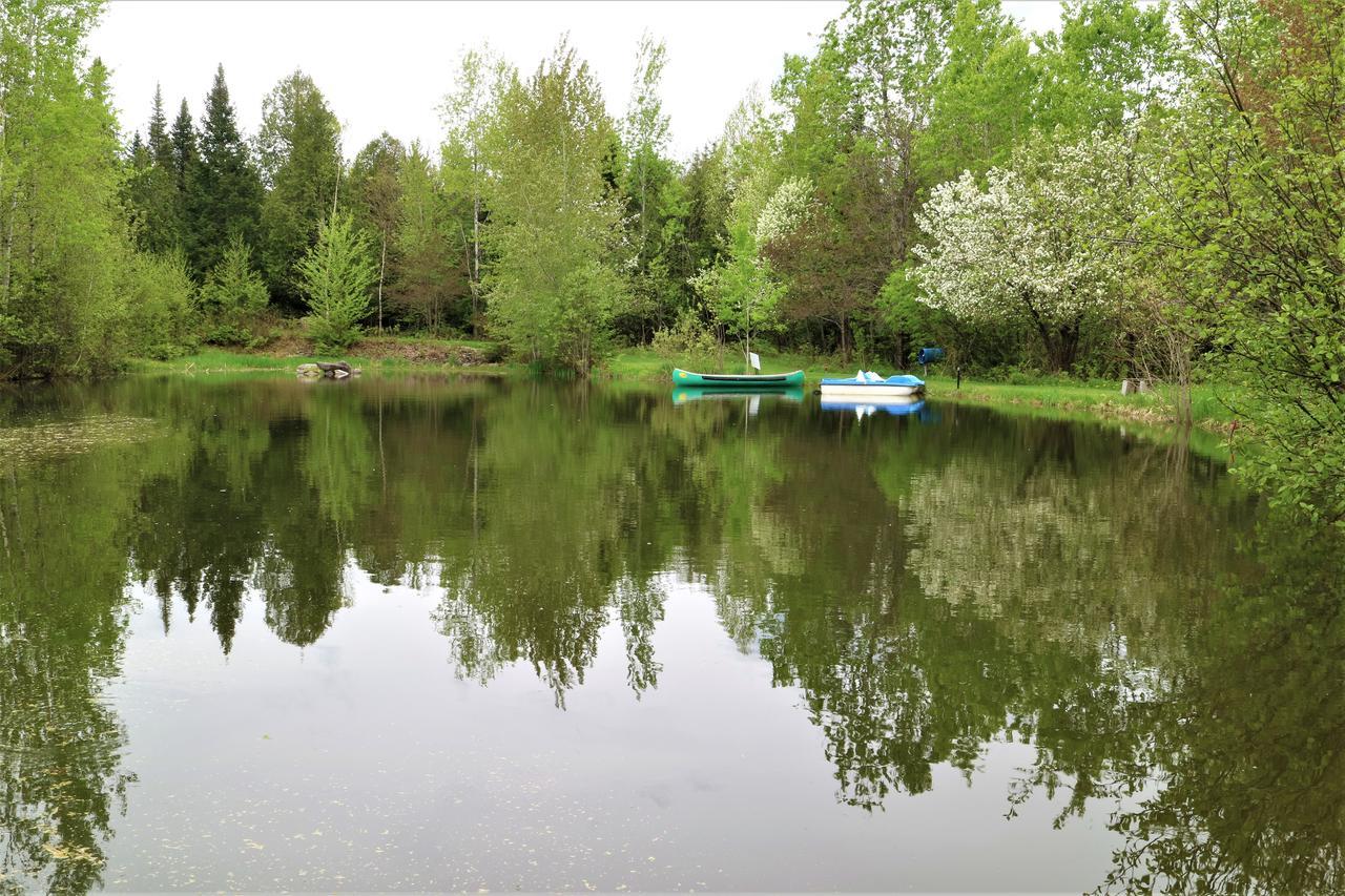 Camping Chalets Spas Pignons Rouges Saint Romain Exterior photo